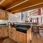 Les Du Val Claret By Explorhome