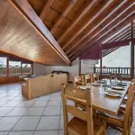 Les Du Val Claret By Explorhome