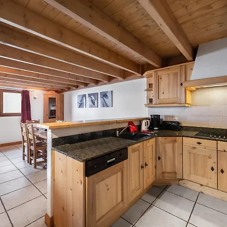 Les Du Val Claret By Explorhome