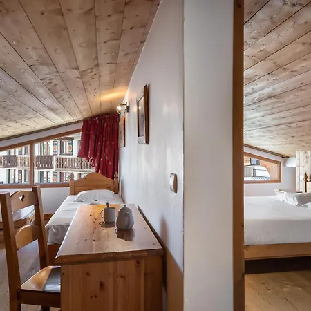 Les Du Val Claret By Explorhome